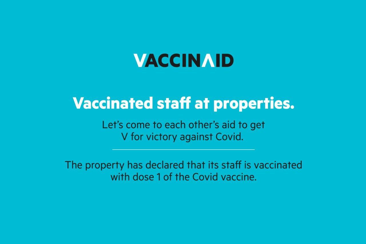 Vaccinated Staff - Oyo 11400 The Down Town Suites ハイデラバード エクステリア 写真